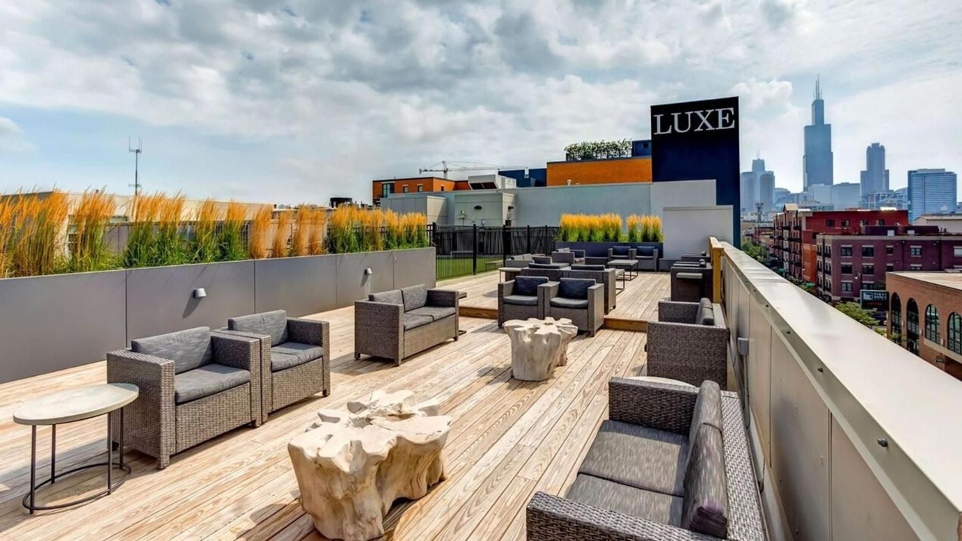Landing Stylish 2bd Gym Rooftop Lounge * Chicago