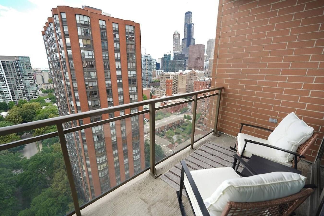 Apartment Skyline Luxury 19th Floor Retreat Near Grant Park Chicago