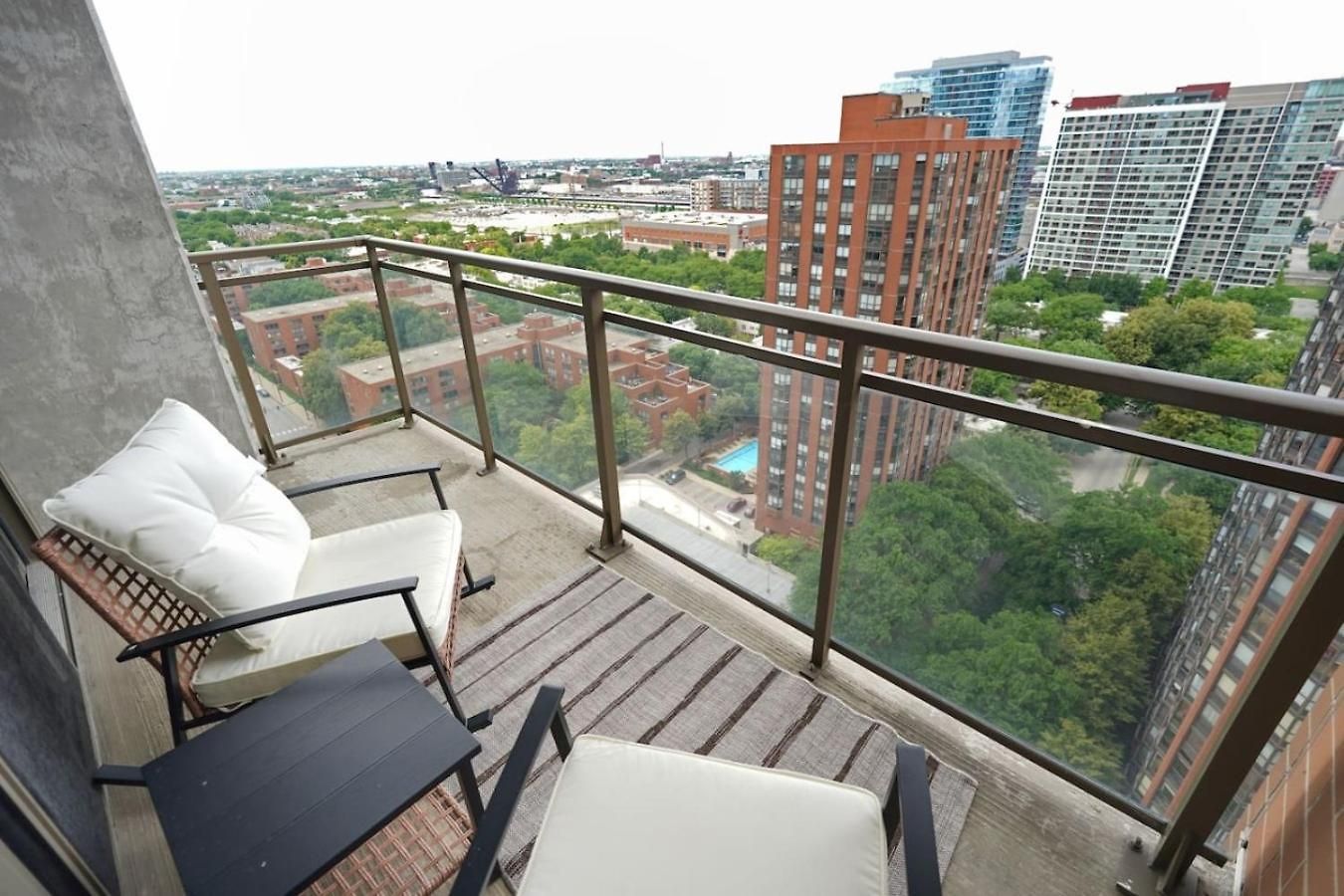 Skyline Luxury 19th Floor Retreat Near Grant Park * Chicago
