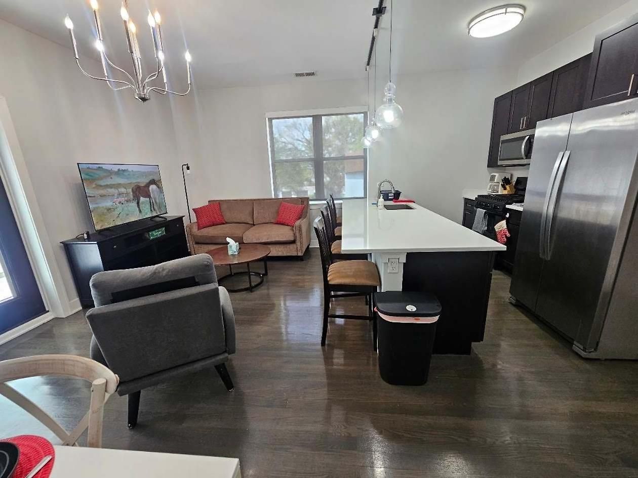 Apartment Spacious Modern Pilsen Retreat Sleeps 8 Near Downtown Chicago