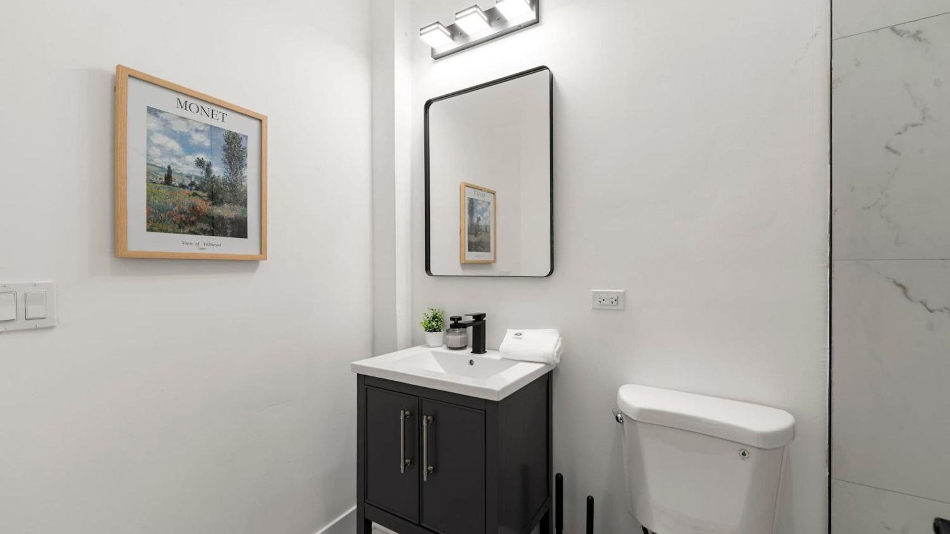 Spacious 3bd West Town Next To Kasama Apartment *