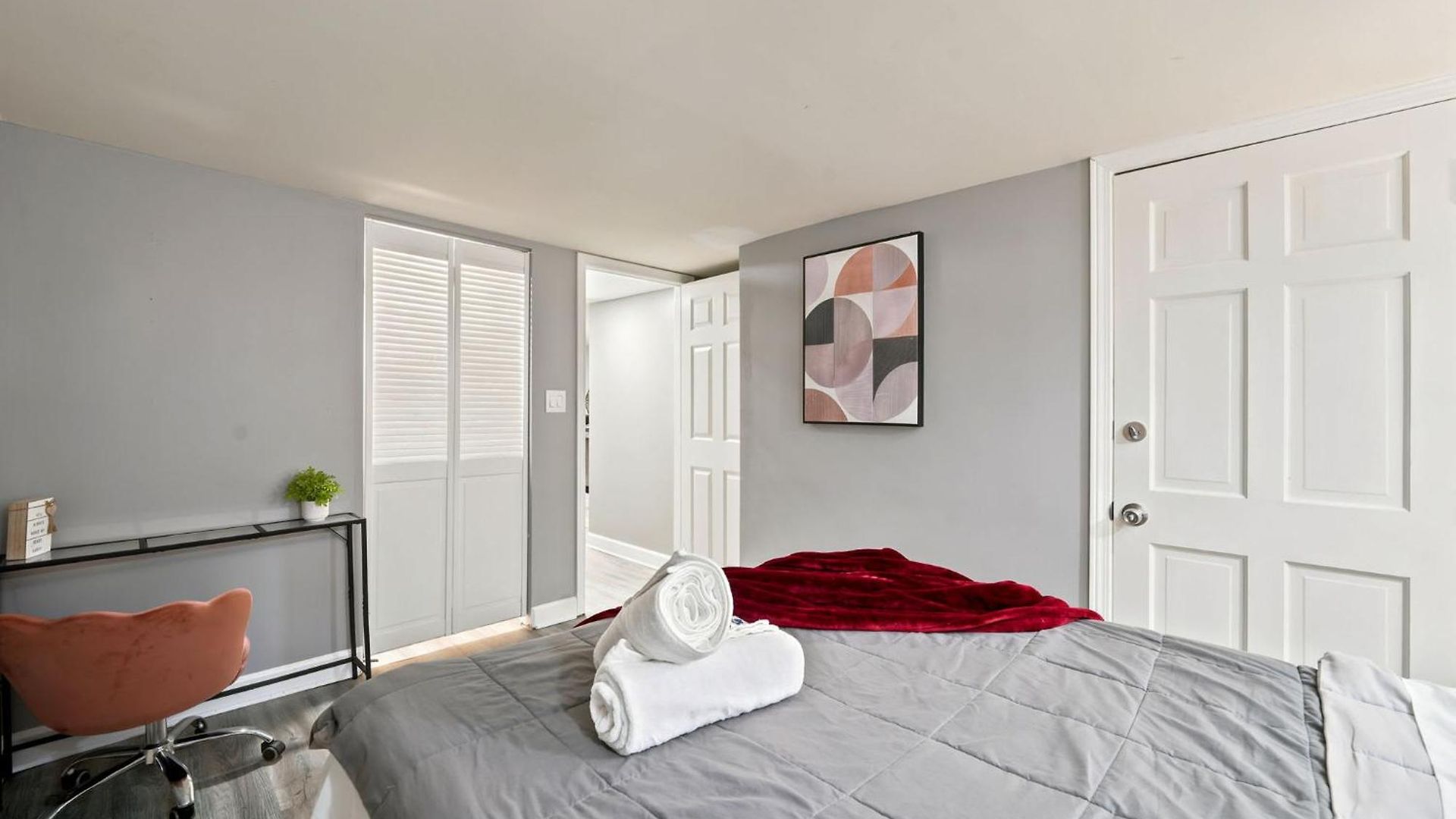 River West Retreat 2 Bedroom Garden Unit Apartment Chicago