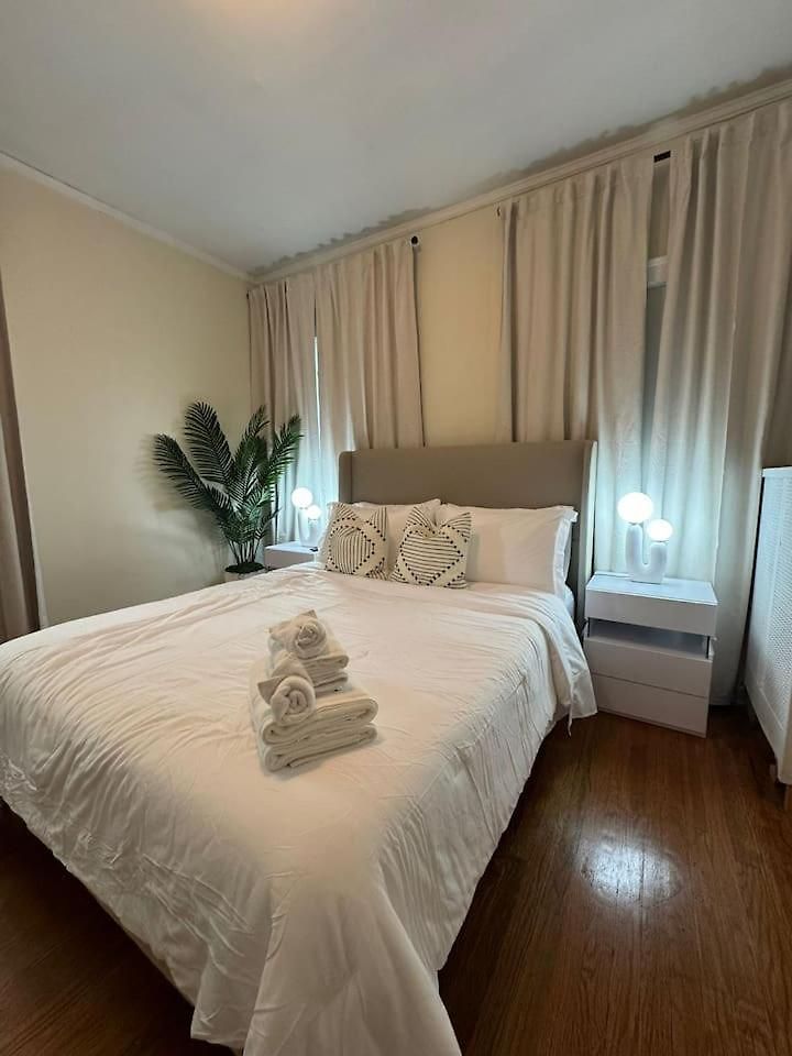 Walk To The • Private Office • 5br Apartment Chicago