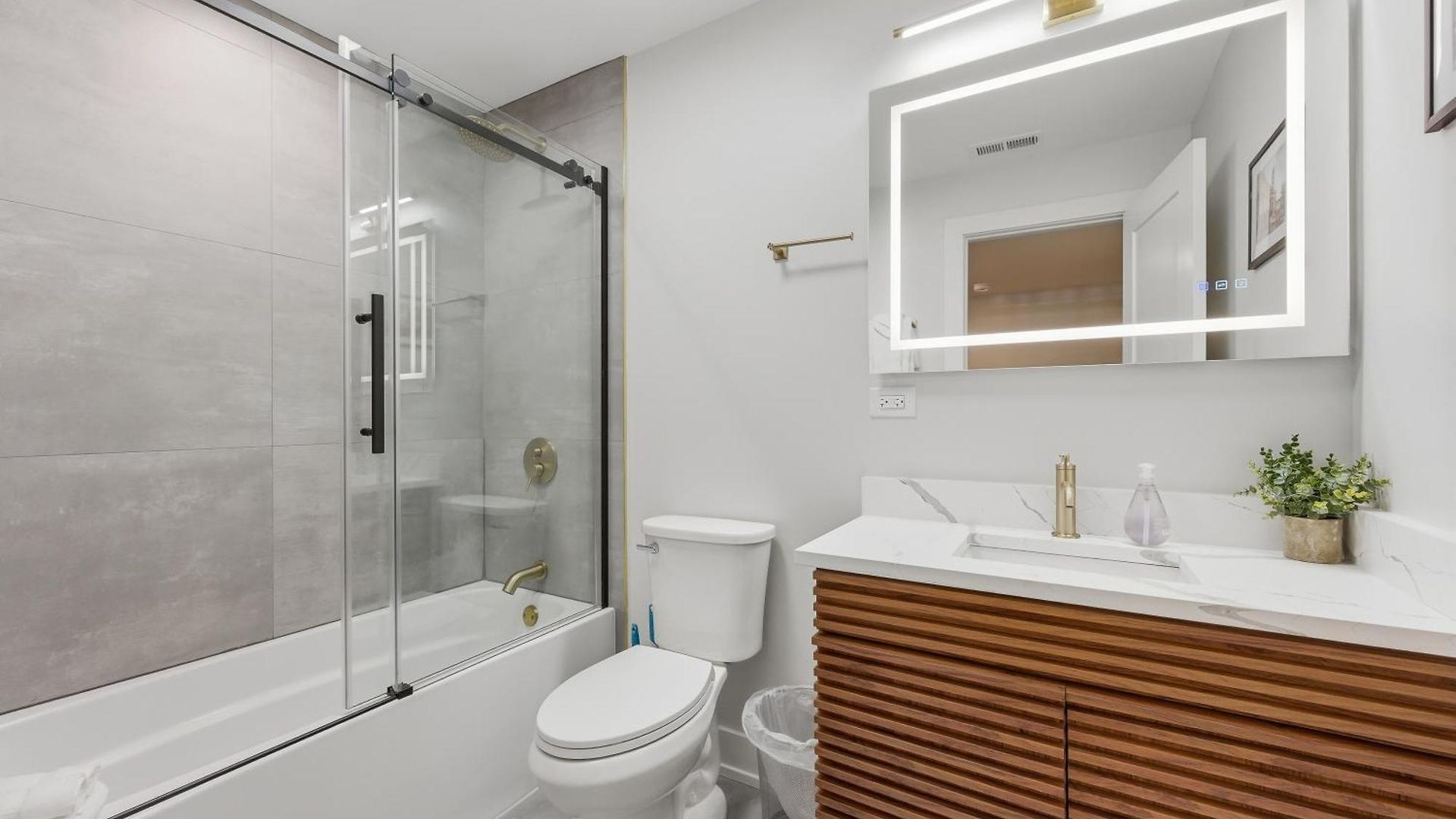 Apartment Newly Renovated 3br 2ba In Heart Of Andersonville
