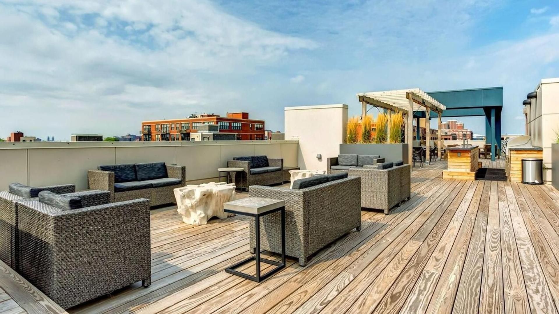 Landing Stylish 2bd Gym Rooftop Lounge *