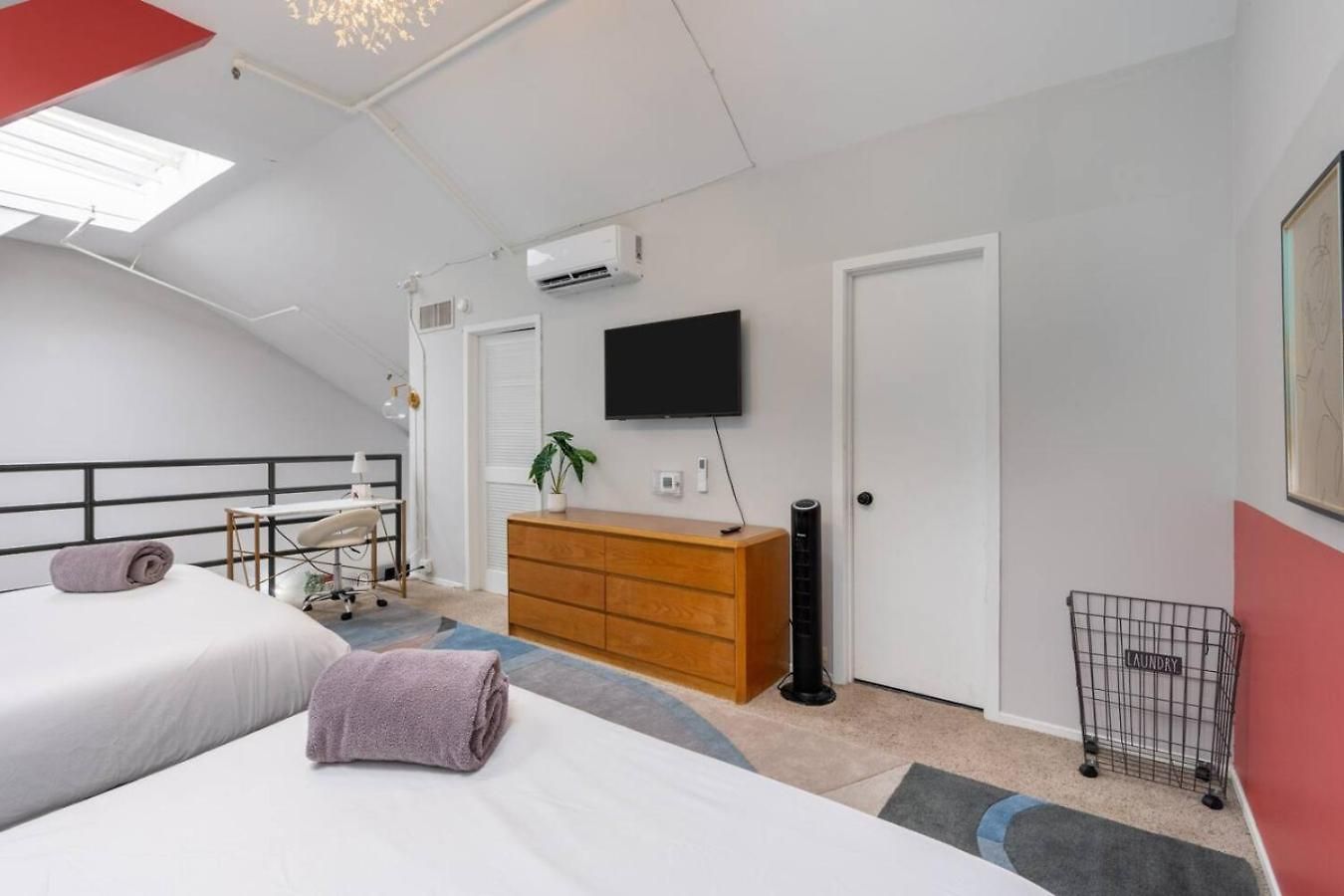 Spacious Downtown Penthouse Vintage, Gym & Balcony #3 *