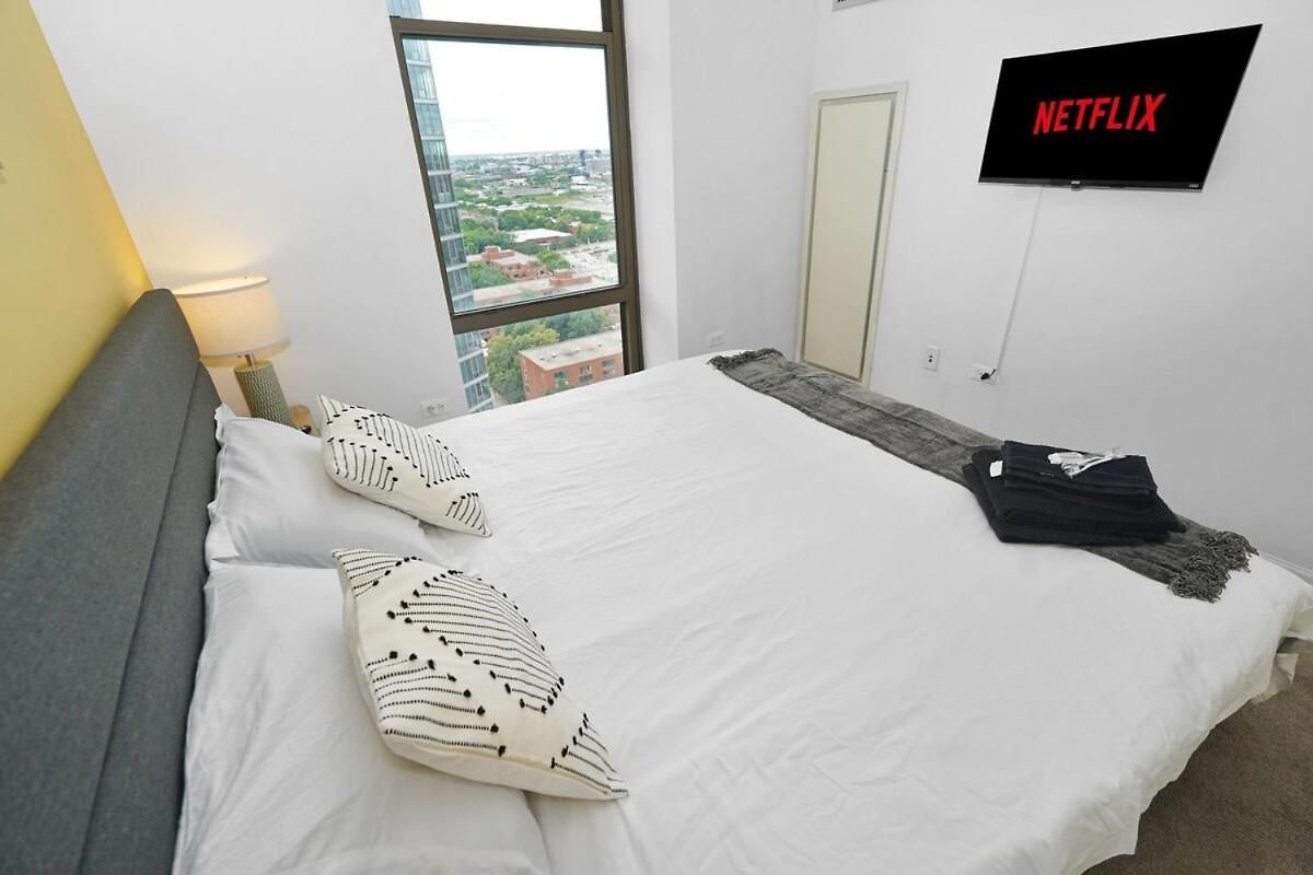 Apartment Luxury 21st Floor Skyline Views Near Grant Park *