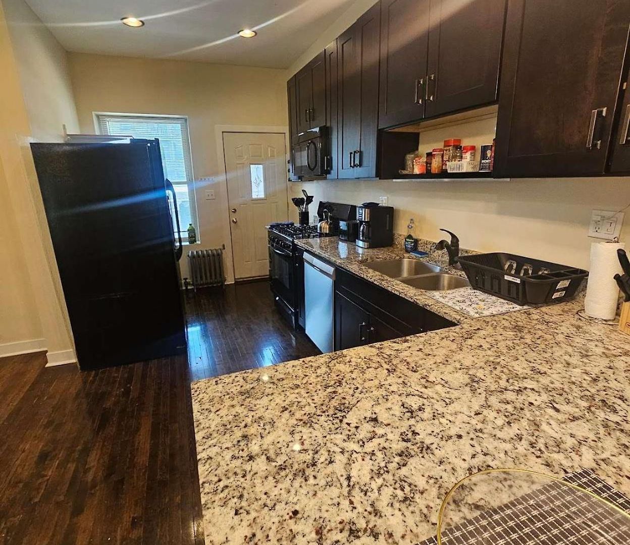 2 Bedroom Unit In Uptown Chicago