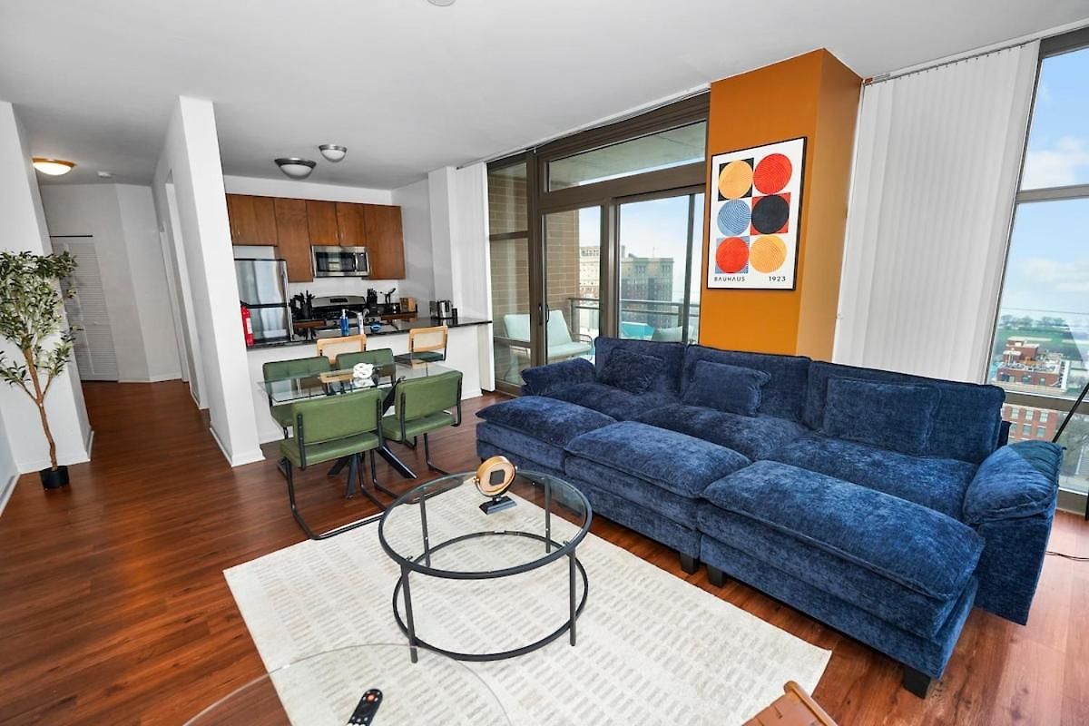 Modern 2br Skyline - 5 Min To Grant Park Apartment