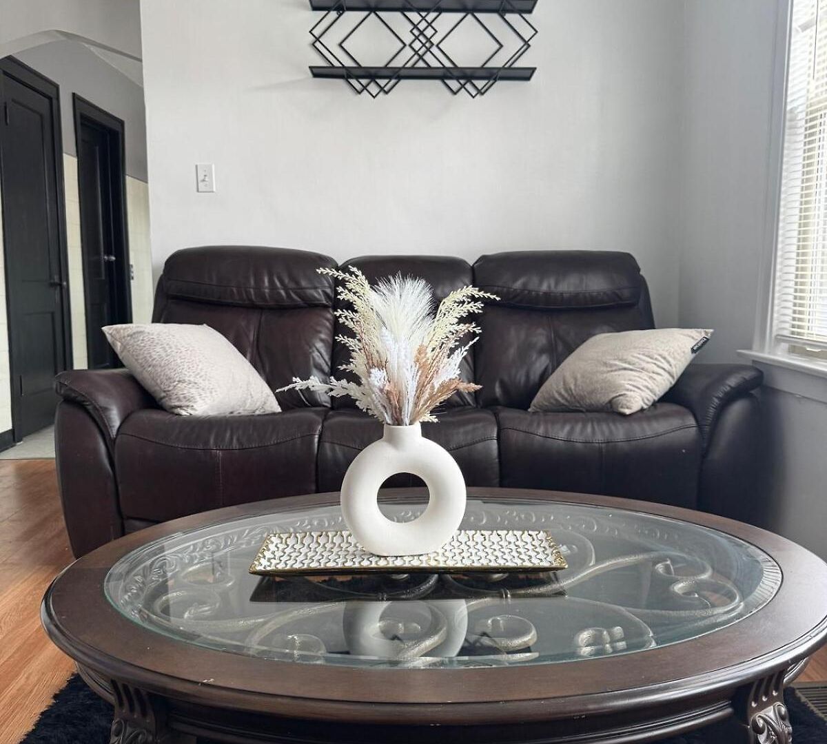 Cozy 3bd - Free Parking & Fast Wifi! Apartment