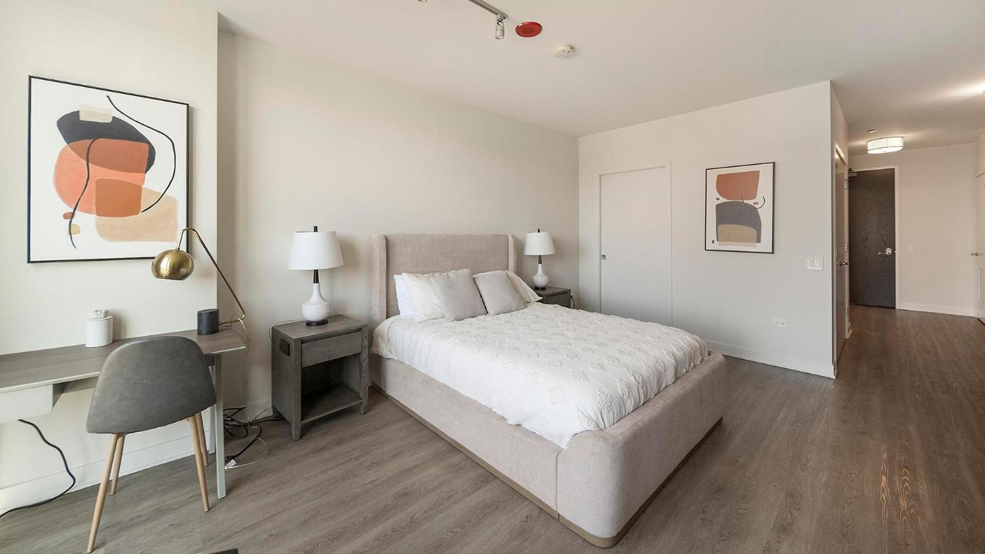 Landing Modern 2Bd Gym Pool Apartment