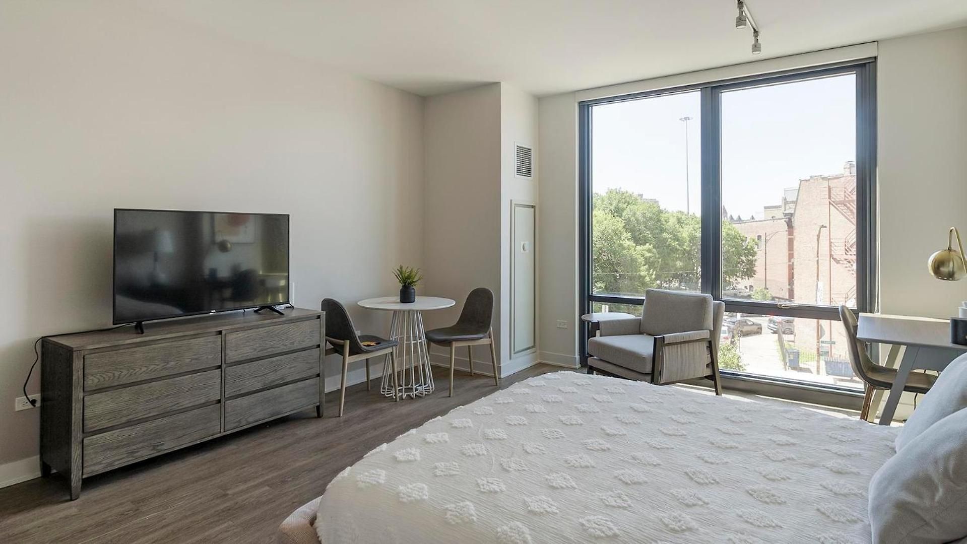 Landing Modern 2Bd Gym Pool Apartment Chicago