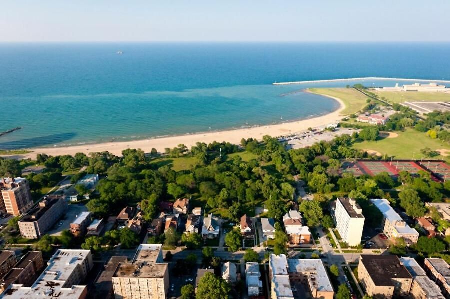 Steps To & Designer Lakefront With Free Parking * Chicago