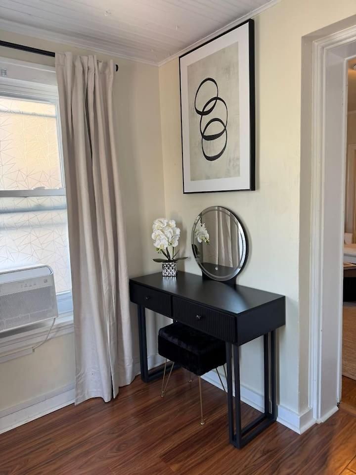 Walk To The • Private Office • 5br *