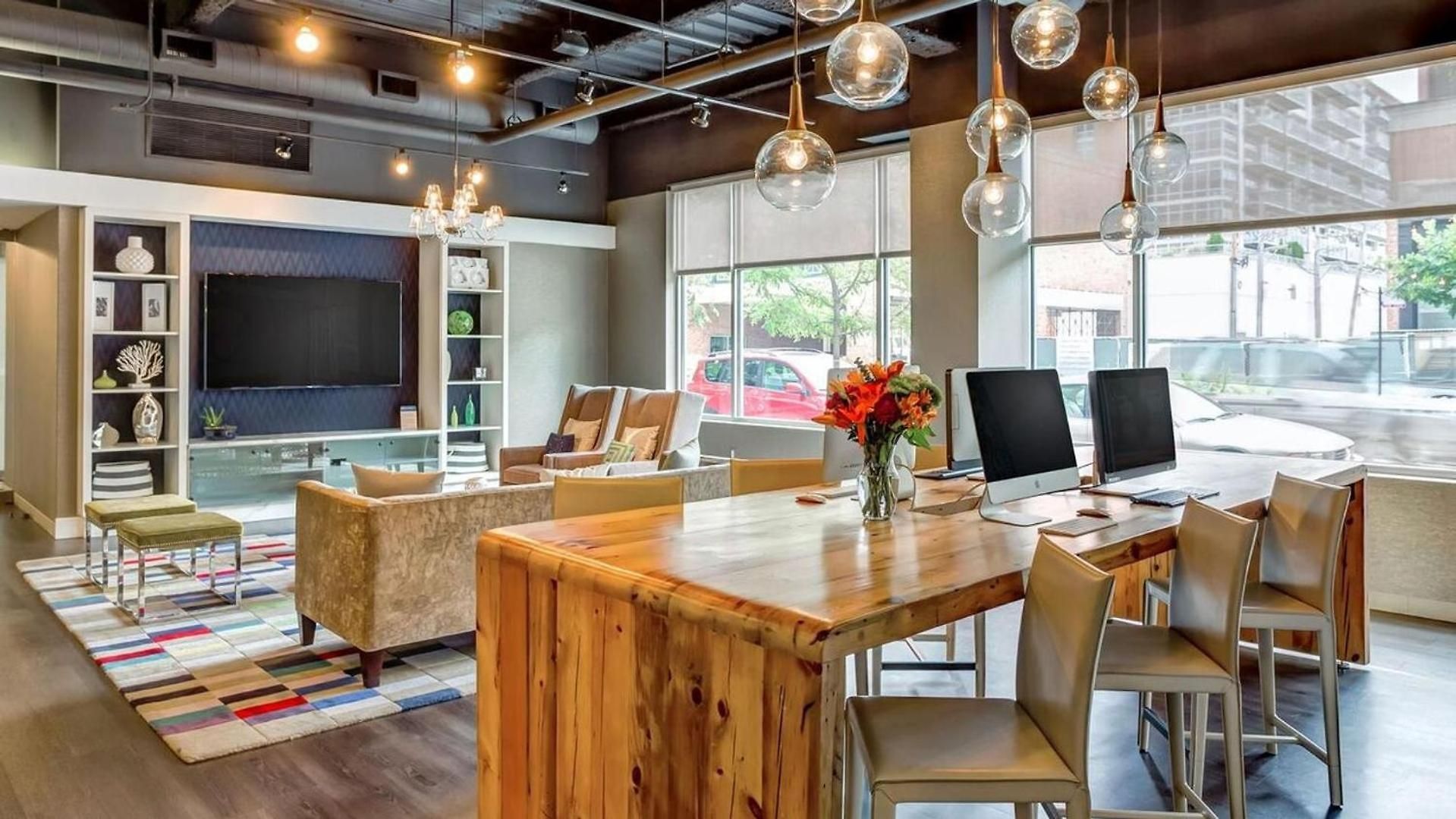 Landing Stylish 2bd Gym Rooftop Lounge Chicago