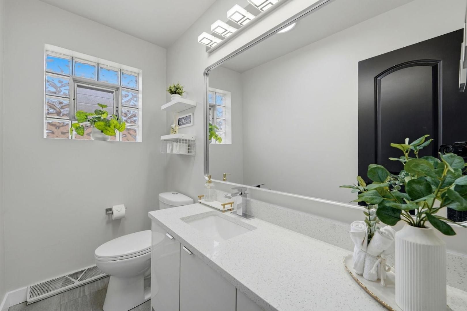 Apartment 3br Near O'hare • Office • Coffee Bar • Sleeps 9