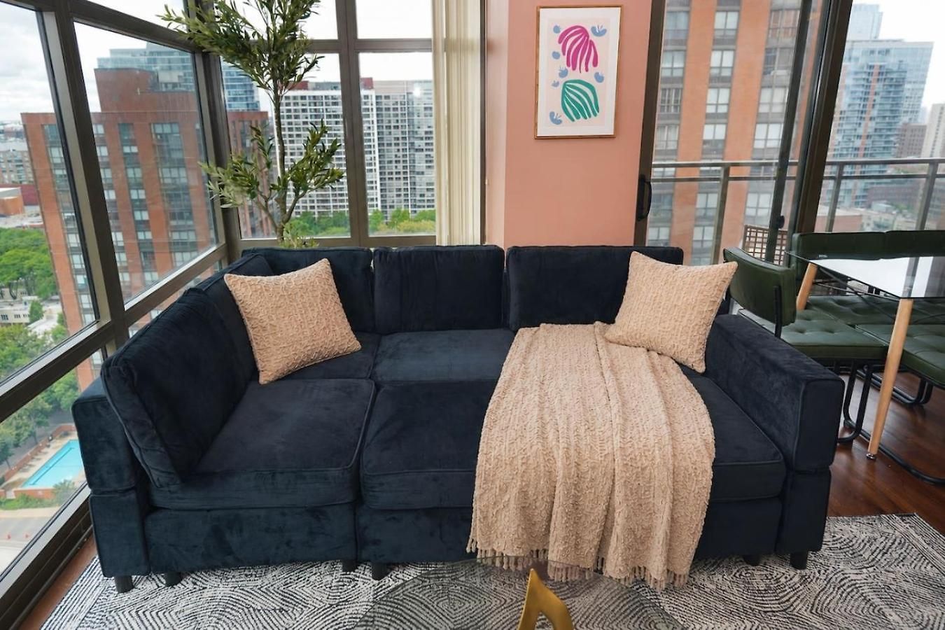 Skyline Luxury 19th Floor Retreat Near Grant Park Chicago