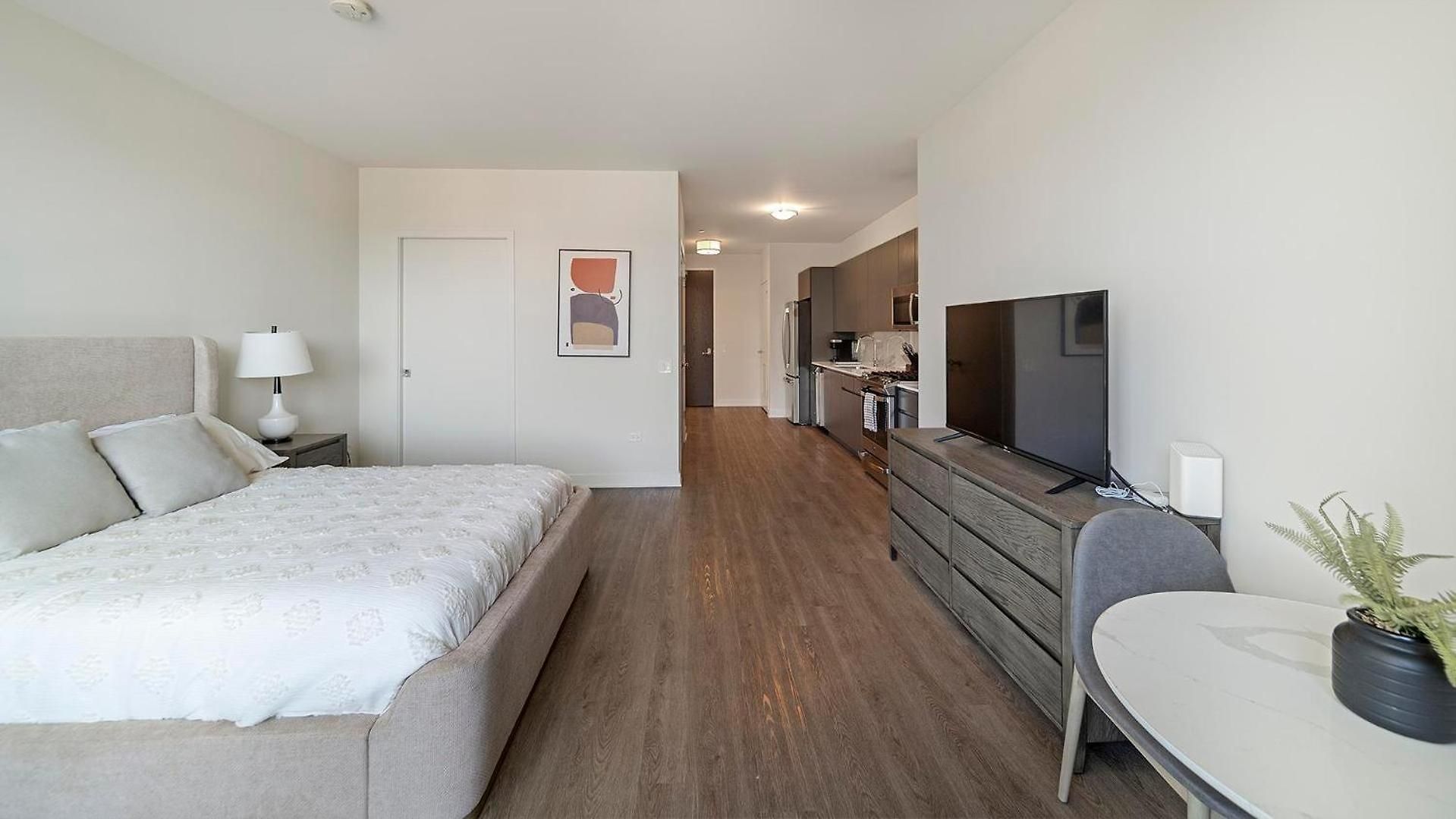 Landing Modern 2Bd Gym Pool Apartment
