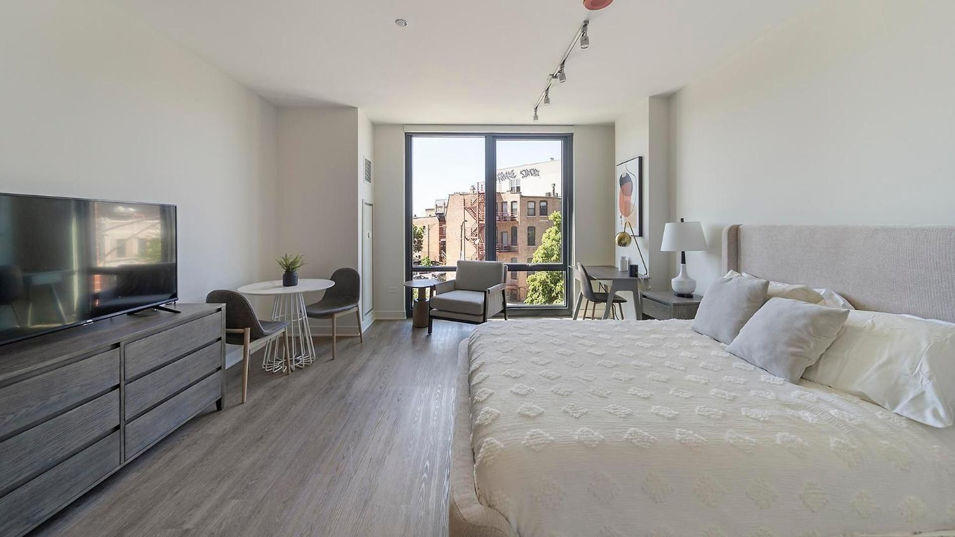 Landing Modern 2Bd Gym Pool Apartment Chicago