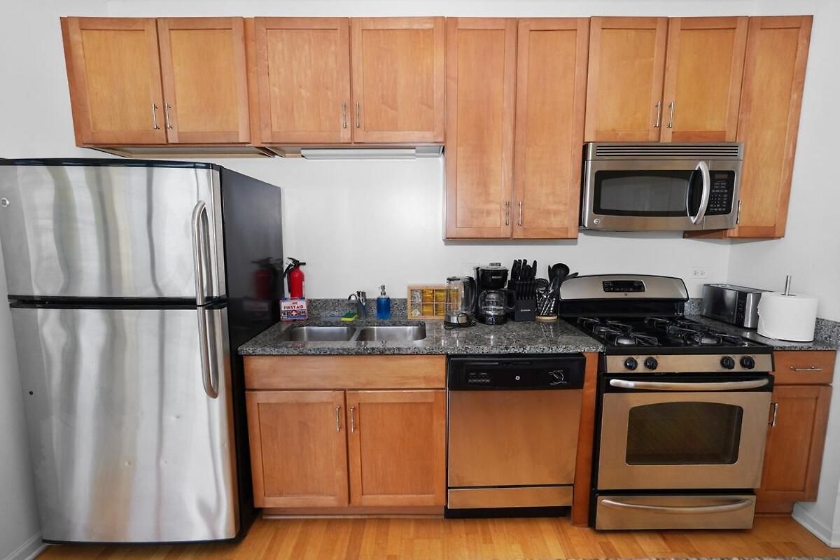 18th Floor 2br Grant Park With Balcony, Gym Chicago