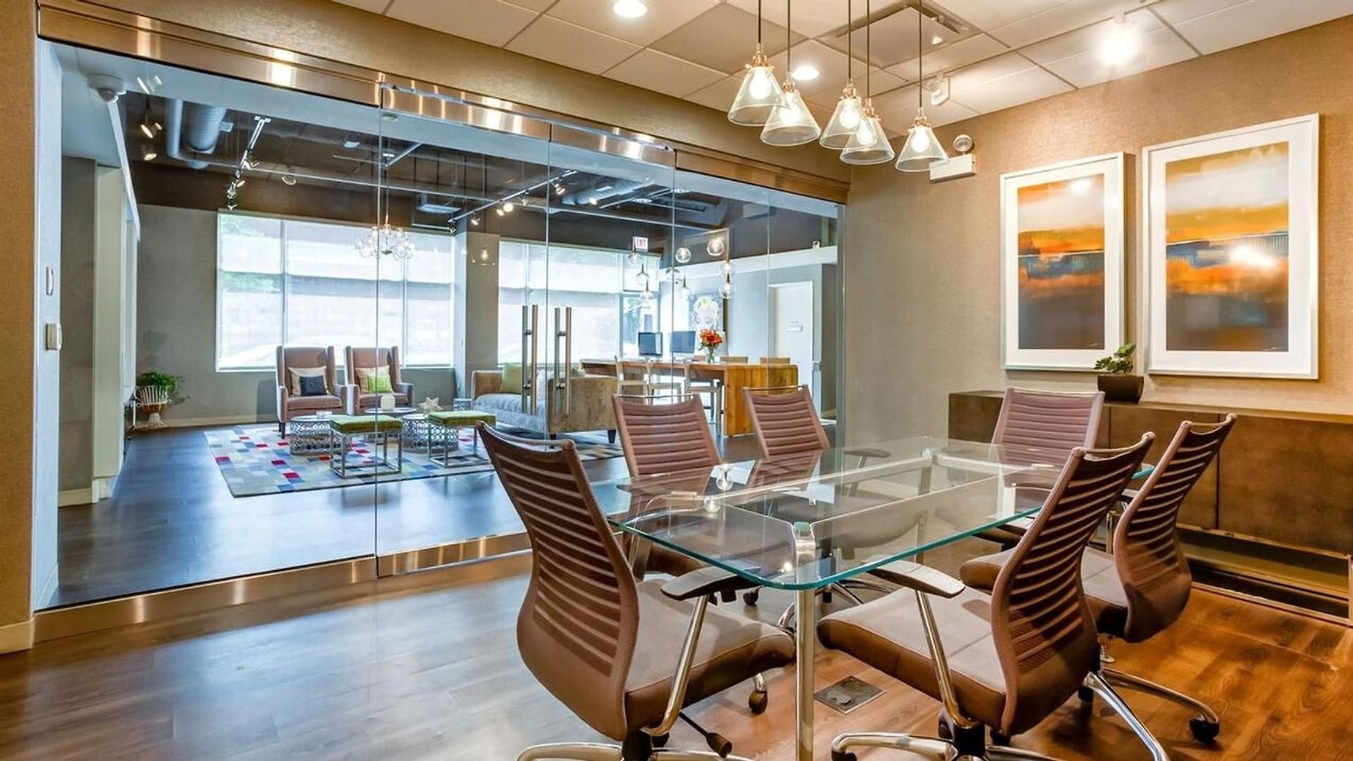 Landing Stylish 2bd Gym Rooftop Lounge