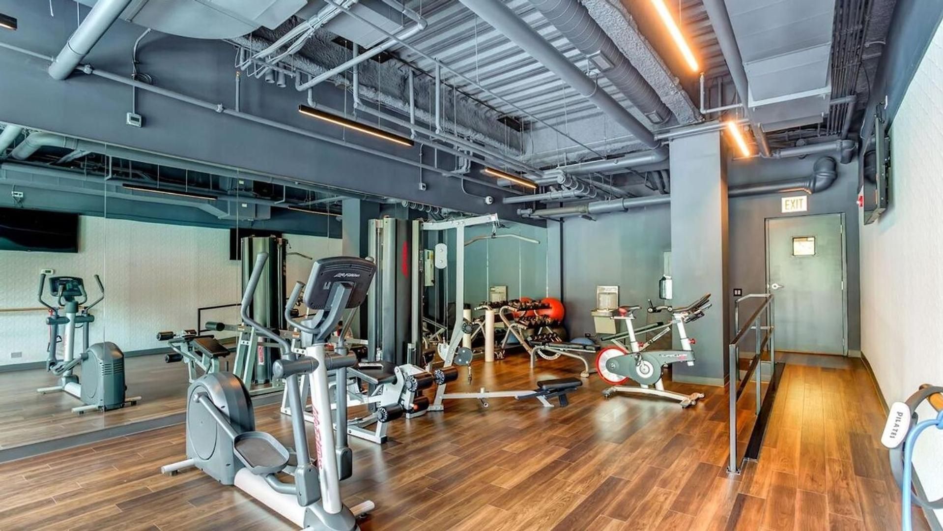 Landing Stylish 2bd Gym Rooftop Lounge Apartment Chicago