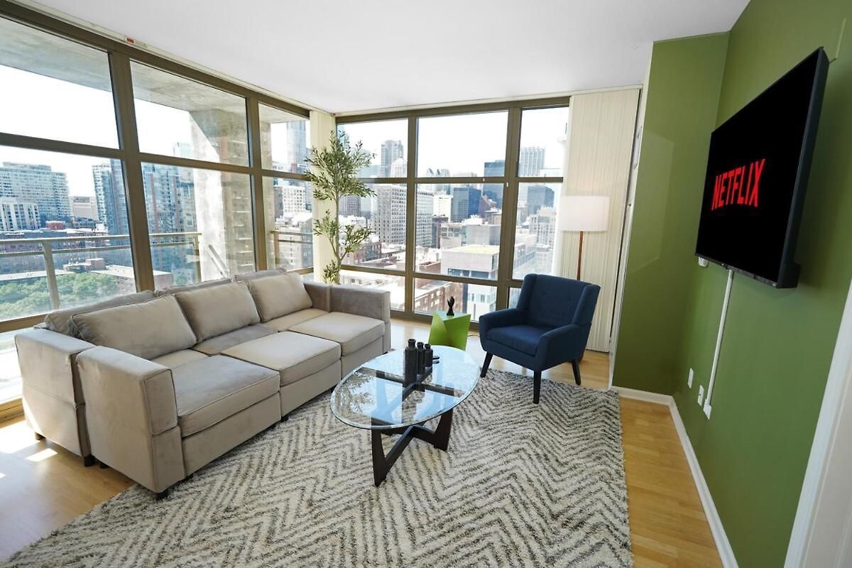18th Floor 2br Grant Park With Balcony, Gym *