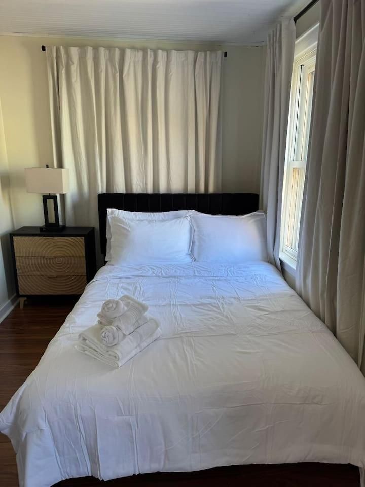 Walk To The • Private Office • 5br Apartment