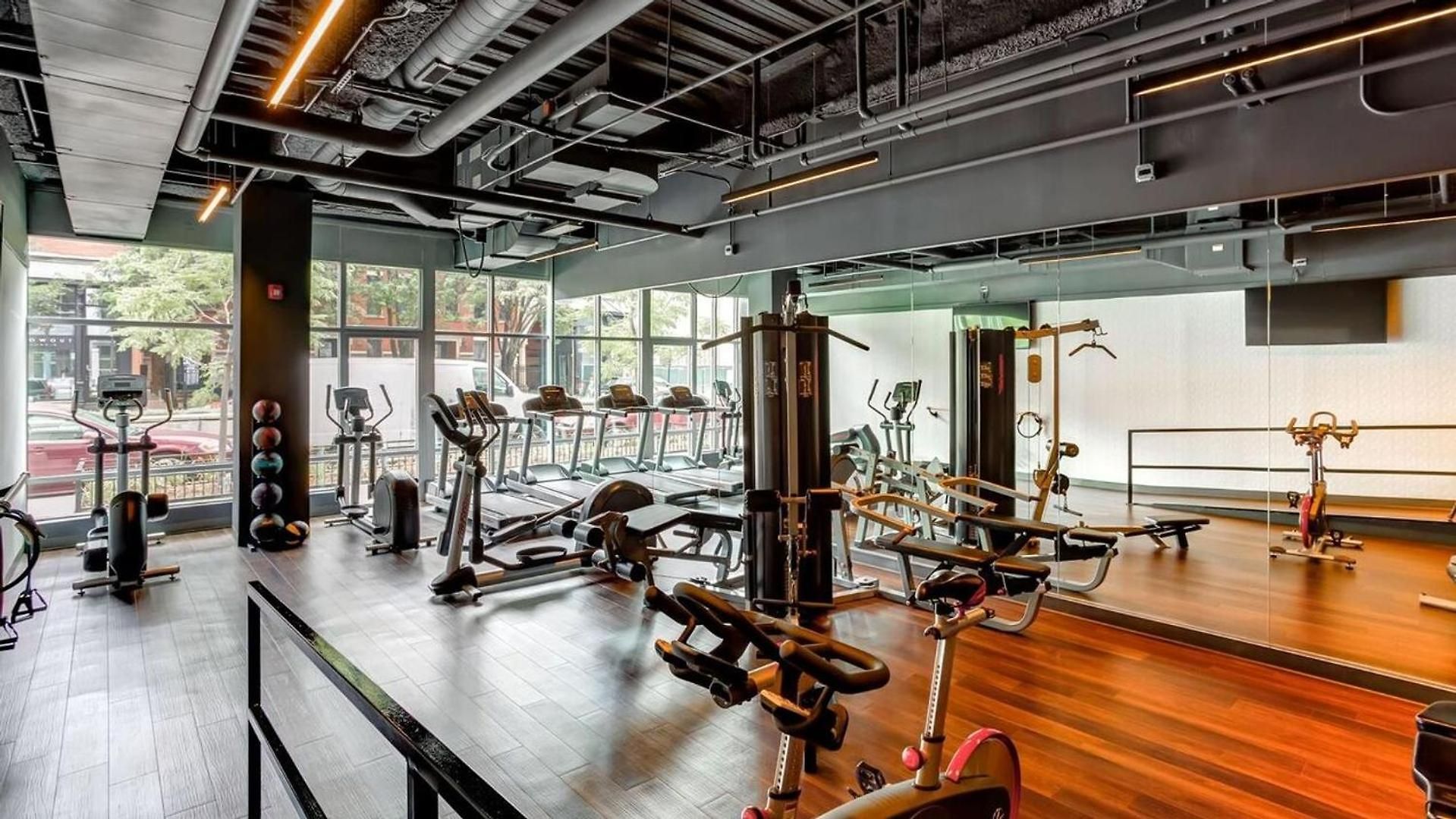Landing Stylish 2bd Gym Rooftop Lounge Chicago