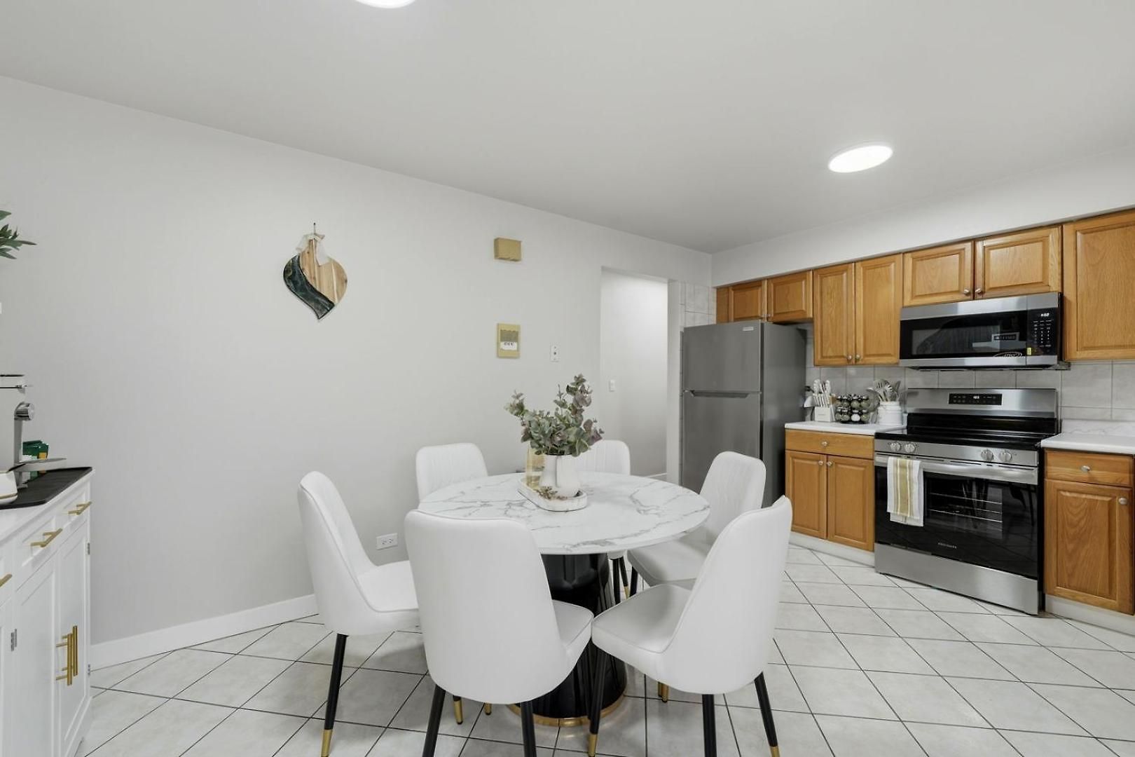 Apartment 3br Near O'hare • Office • Coffee Bar • Sleeps 9 *