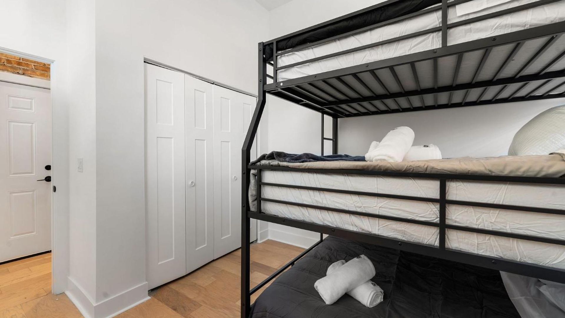 Vibrant West Town Perfect For Families Apartment