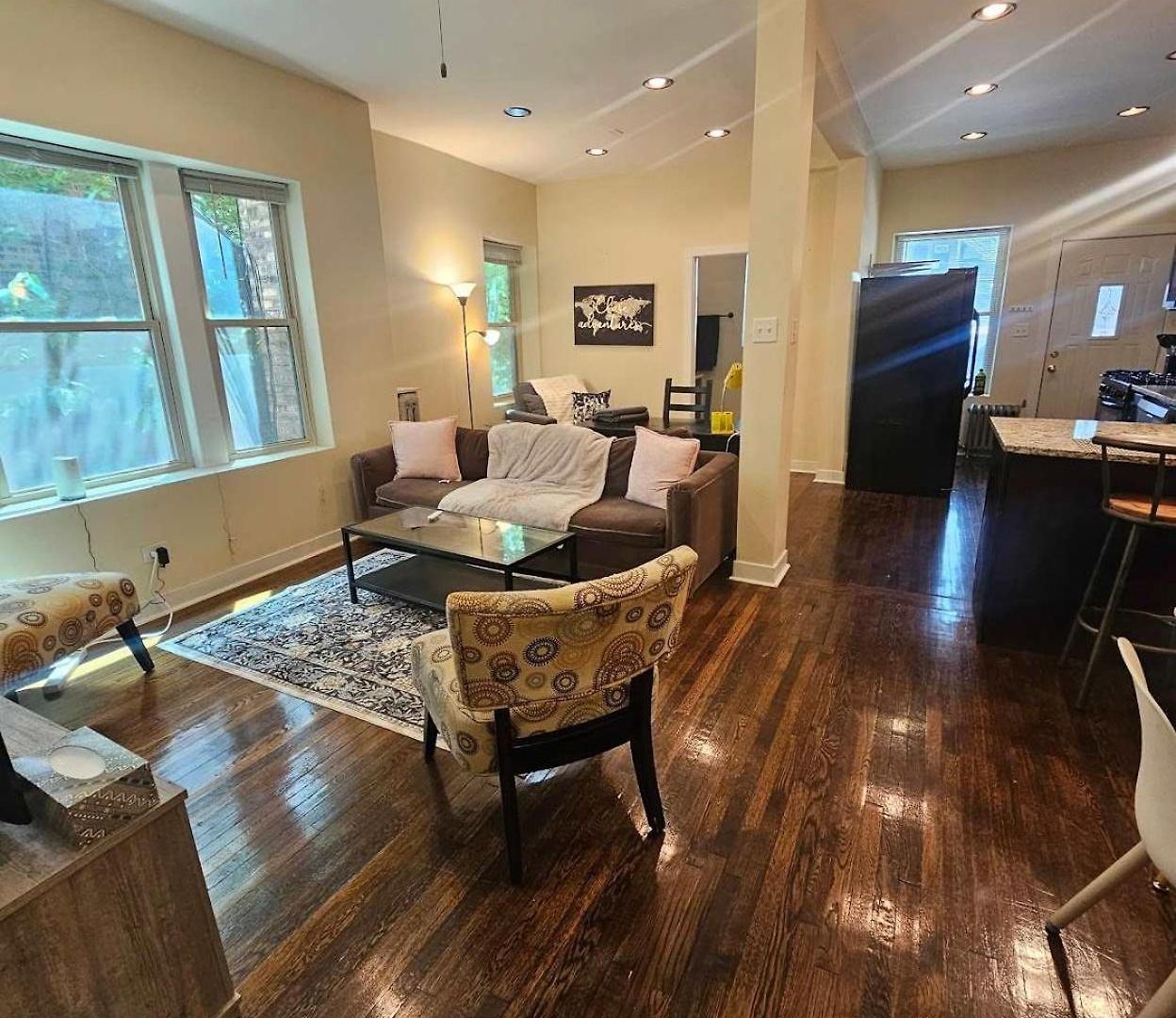 2 Bedroom Unit In Uptown Chicago