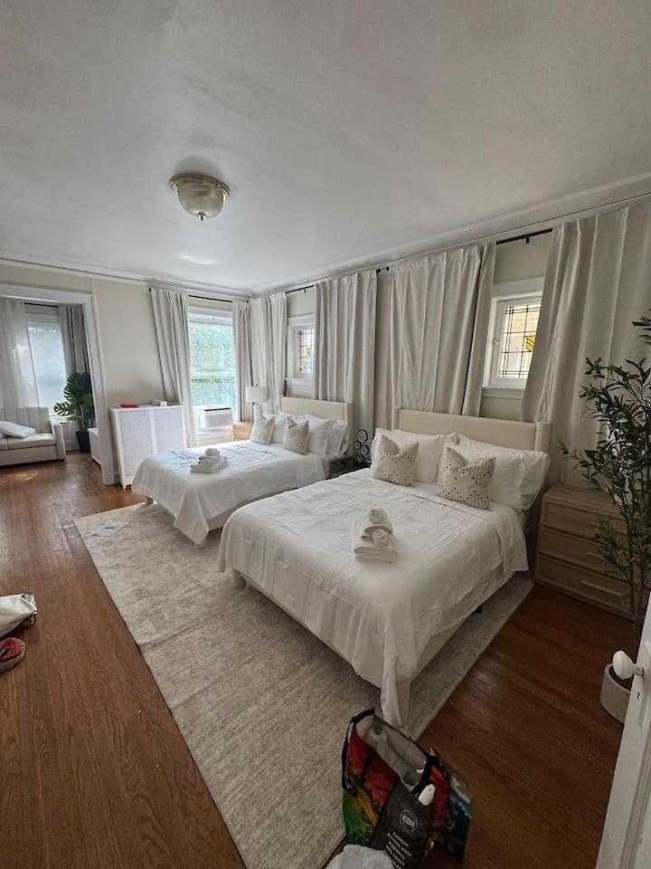 Walk To The • Private Office • 5br Apartment *