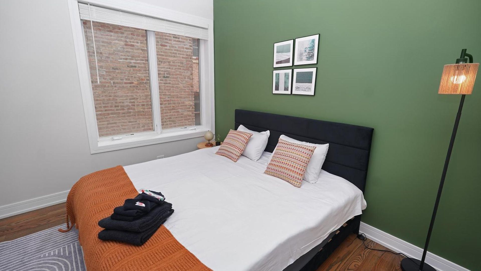 Spacious 4br West Loop Retreat With Optional Parking Apartment Chicago
