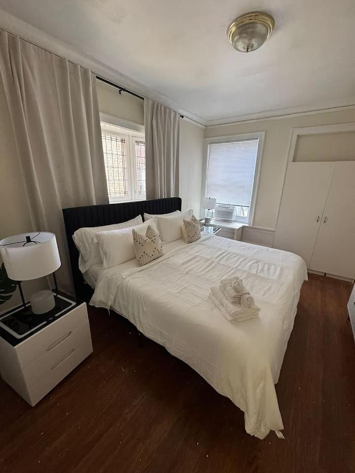 Walk To The • Private Office • 5br Apartment Chicago