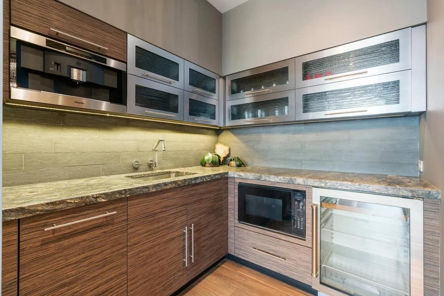 Apartment Expansive Views Of Michigan