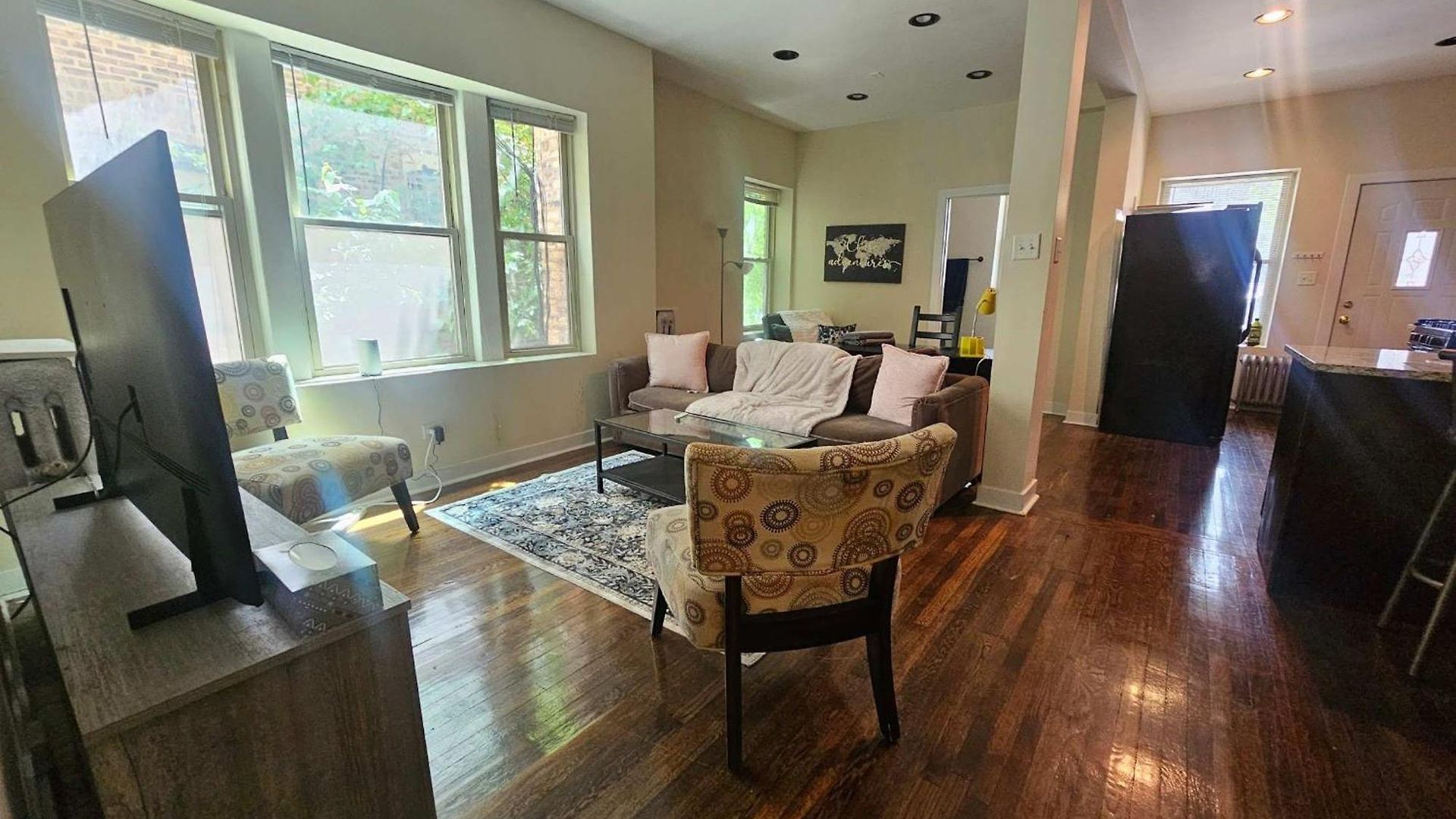 2 Bedroom Unit In Uptown Apartment Chicago