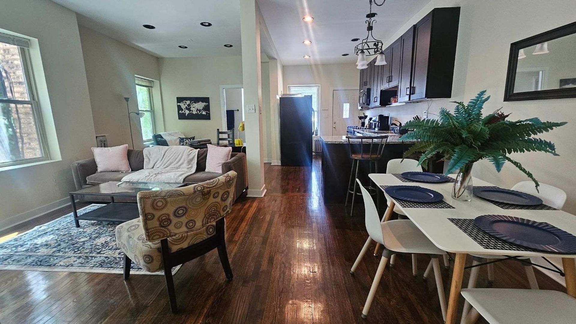 Apartment 2 Bedroom Unit In Uptown Chicago