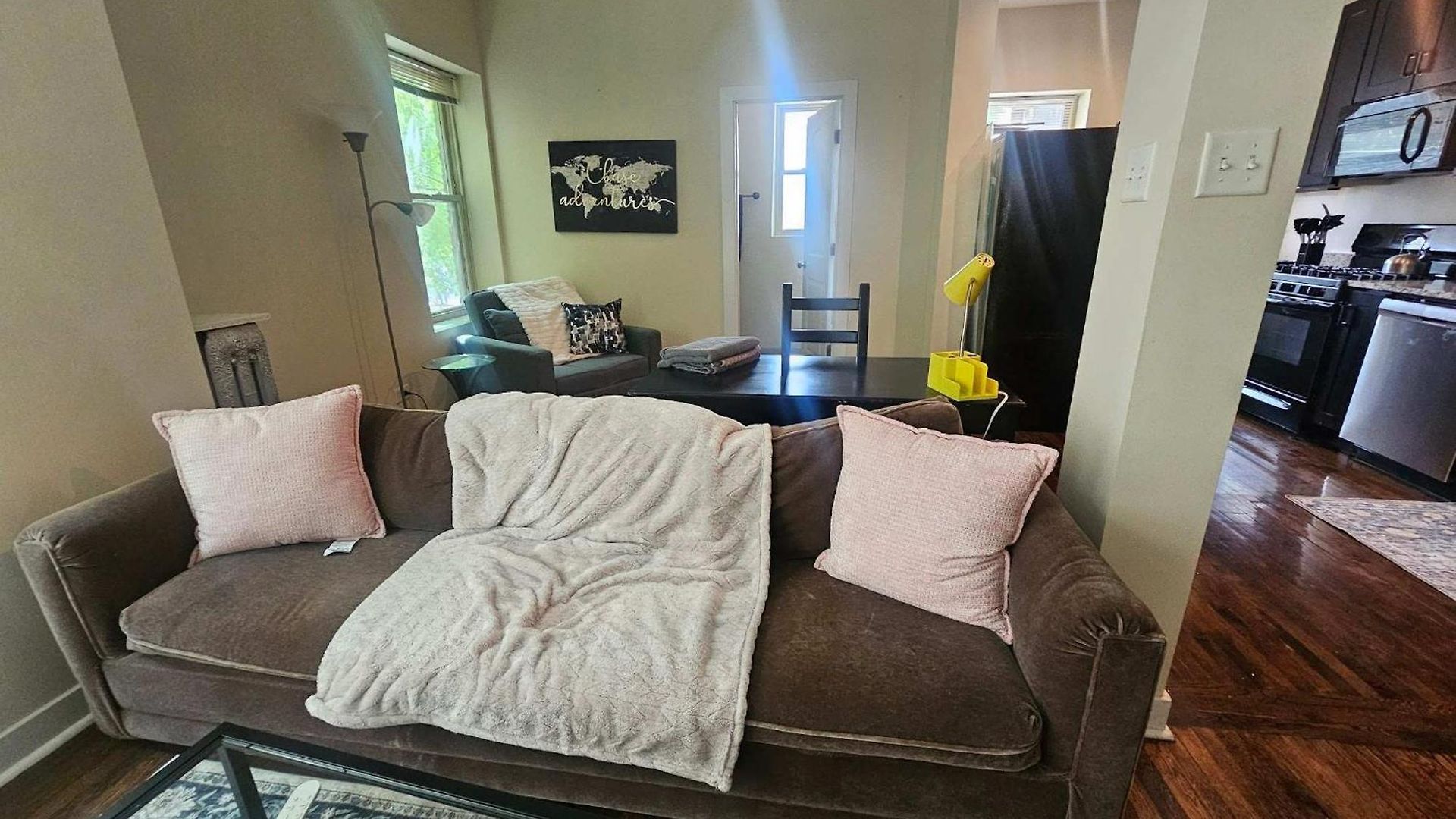 2 Bedroom Unit In Uptown Apartment