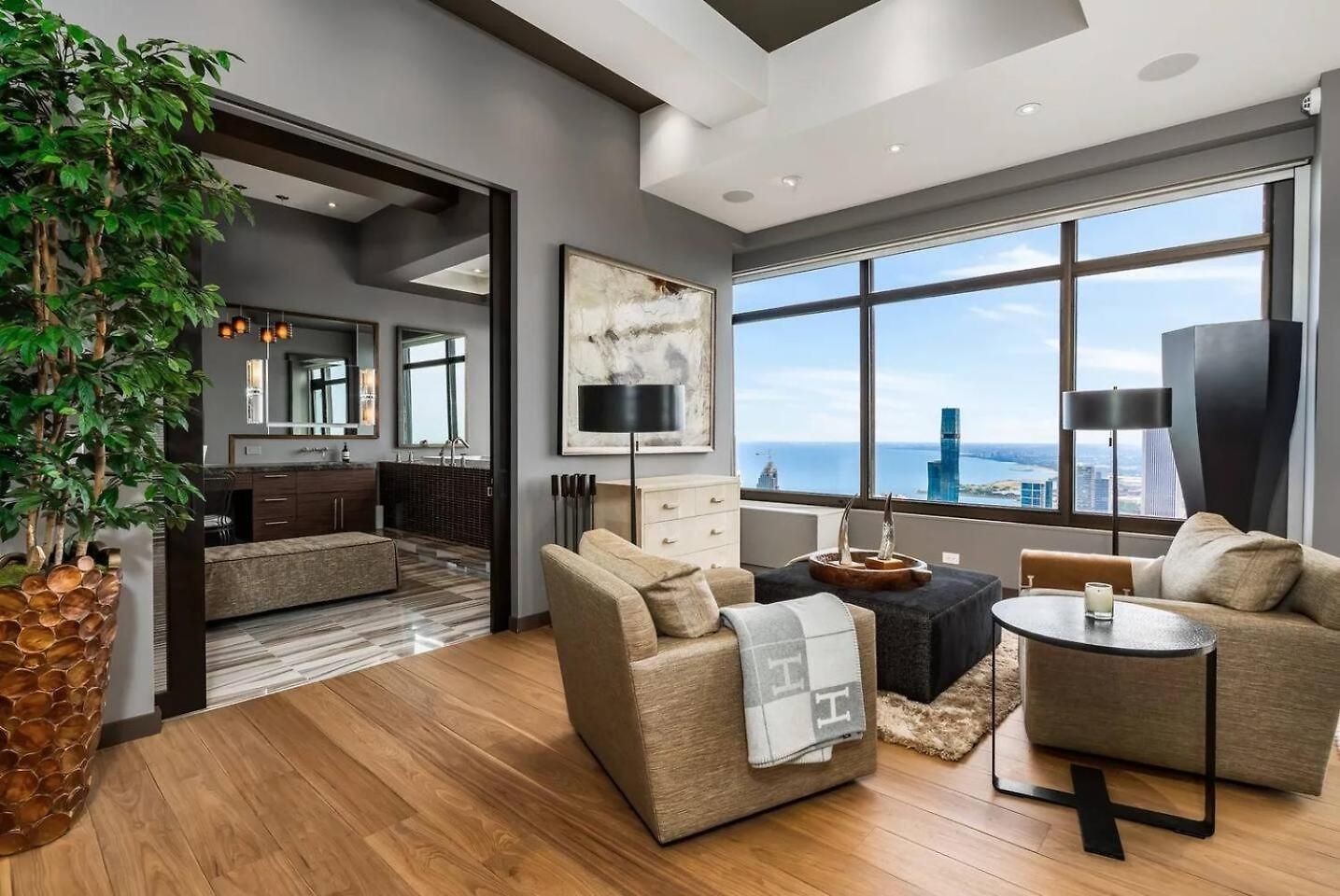 Apartment Expansive Views Of Michigan Chicago