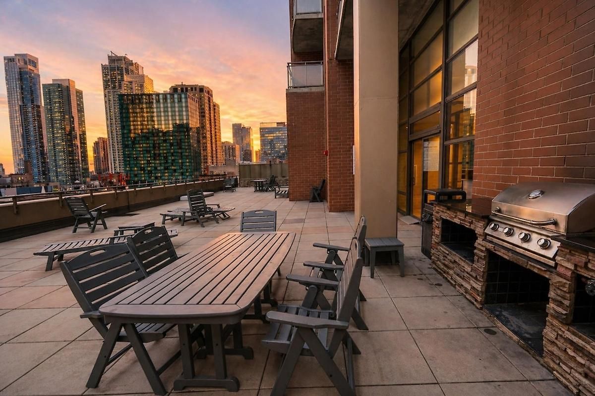 Apartment South Loop 2br Skyline Views - 5 Min To Grant Park *