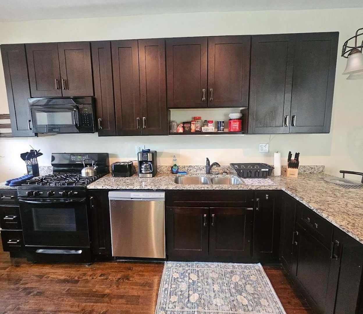 2 Bedroom Unit In Uptown Apartment Chicago