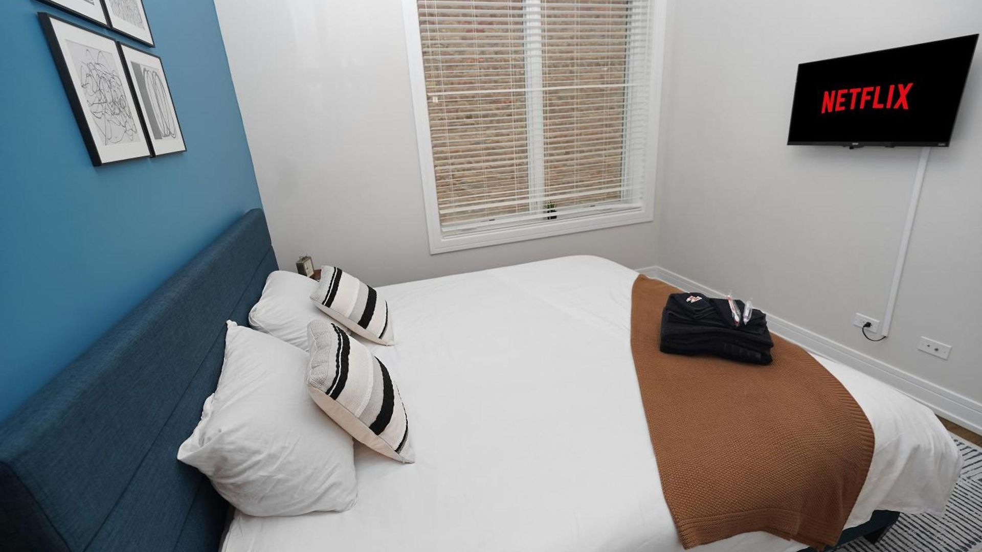 Spacious 4br West Loop Retreat With Optional Parking *