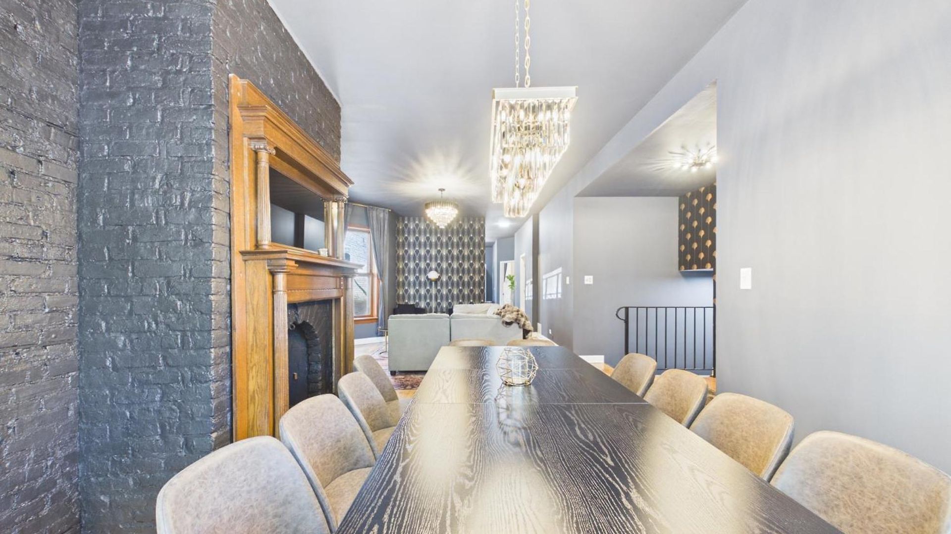 The Dakin Estate 4br Art Deco Speakeasy Duplex * Chicago