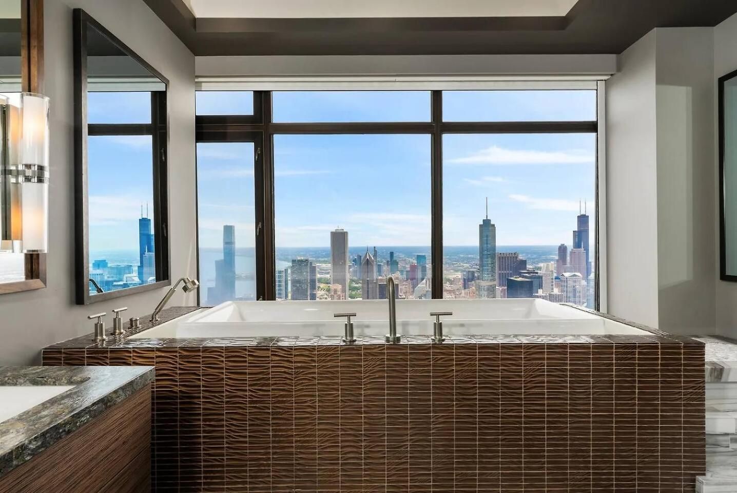 Expansive Views Of Michigan Apartment Chicago