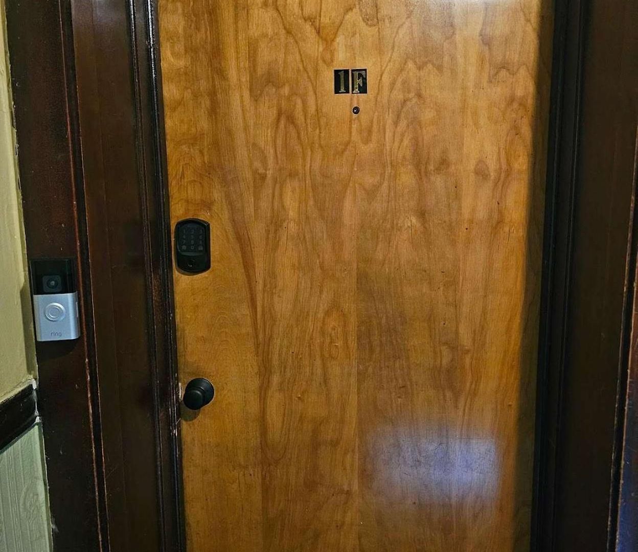 Apartment 2 Bedroom Unit In Uptown Chicago