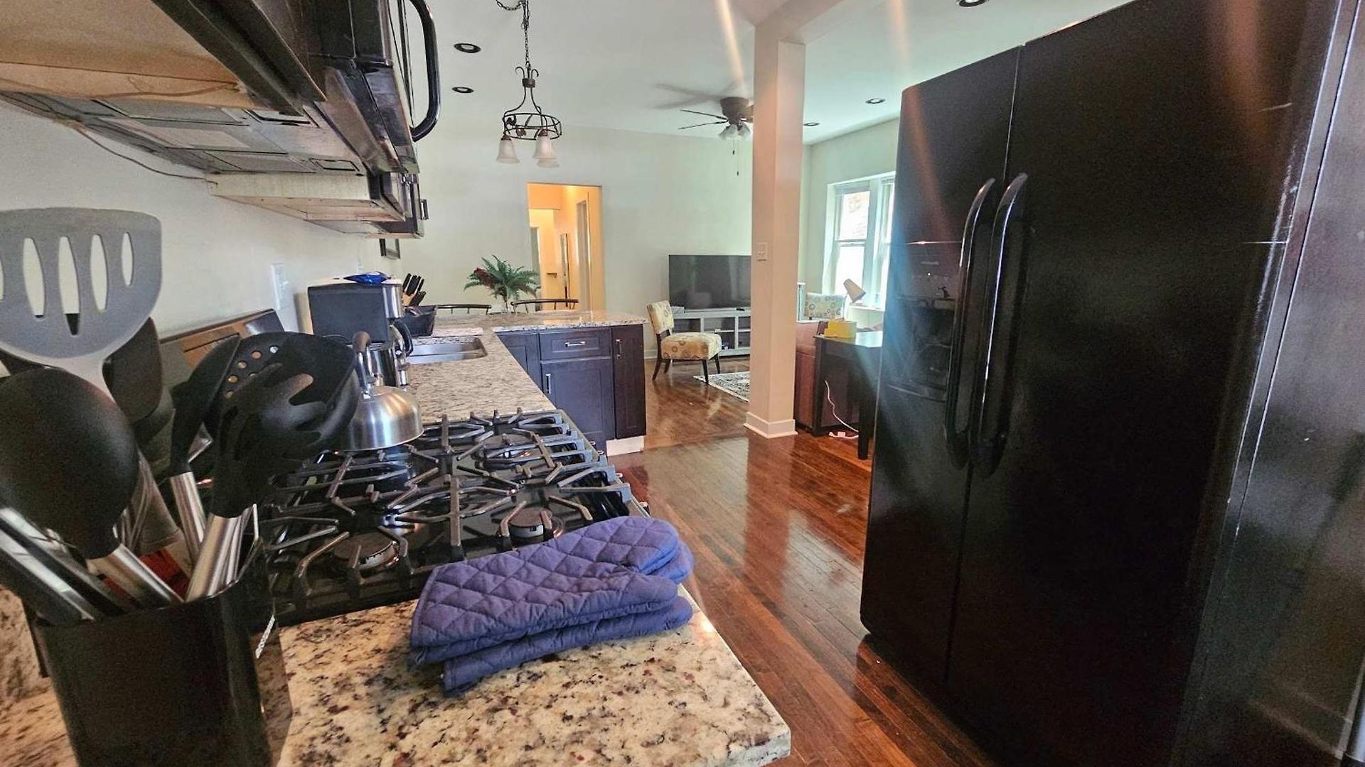 Apartment 2 Bedroom Unit In Uptown