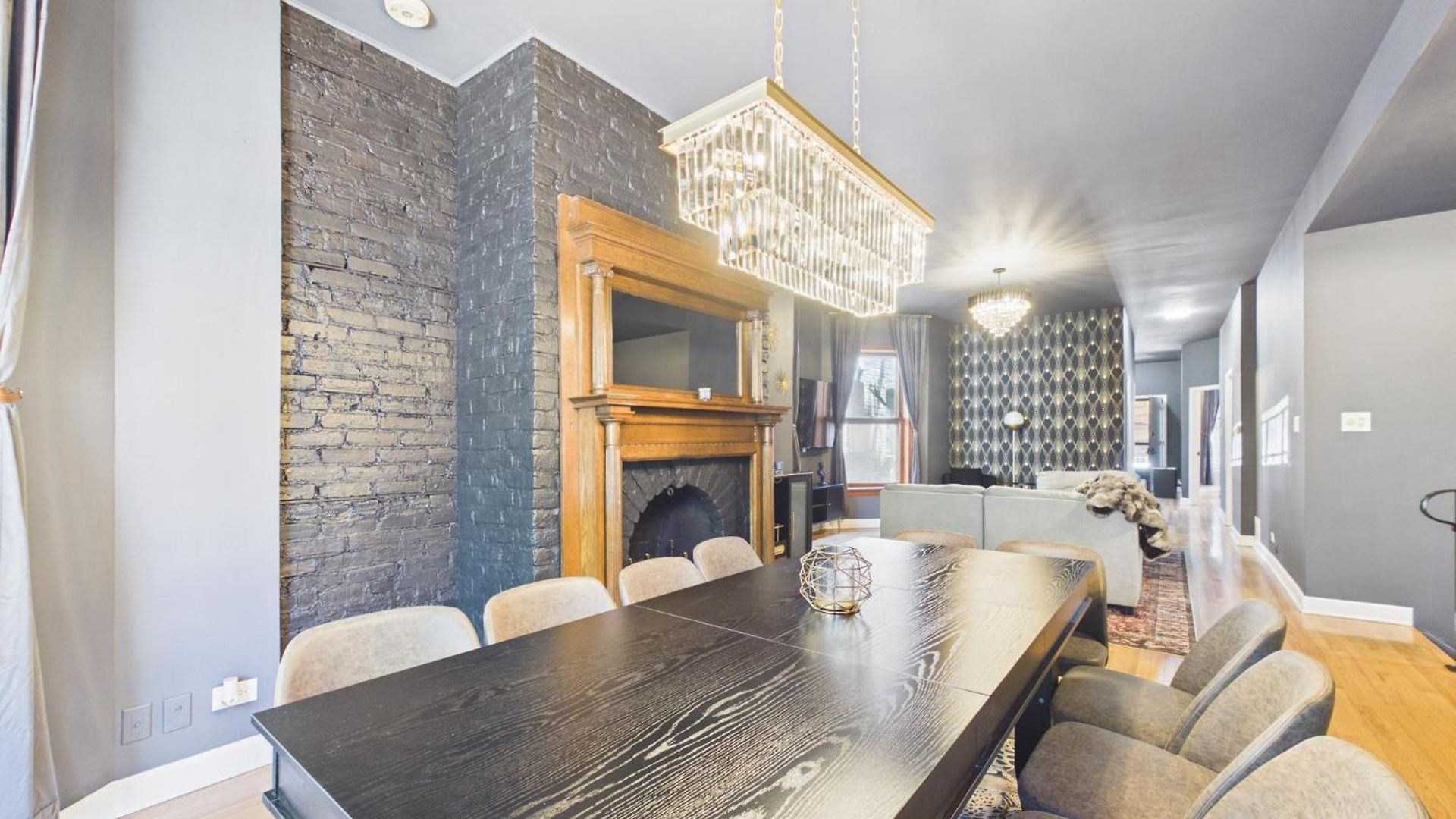 The Dakin Estate 4br Art Deco Speakeasy Duplex Chicago