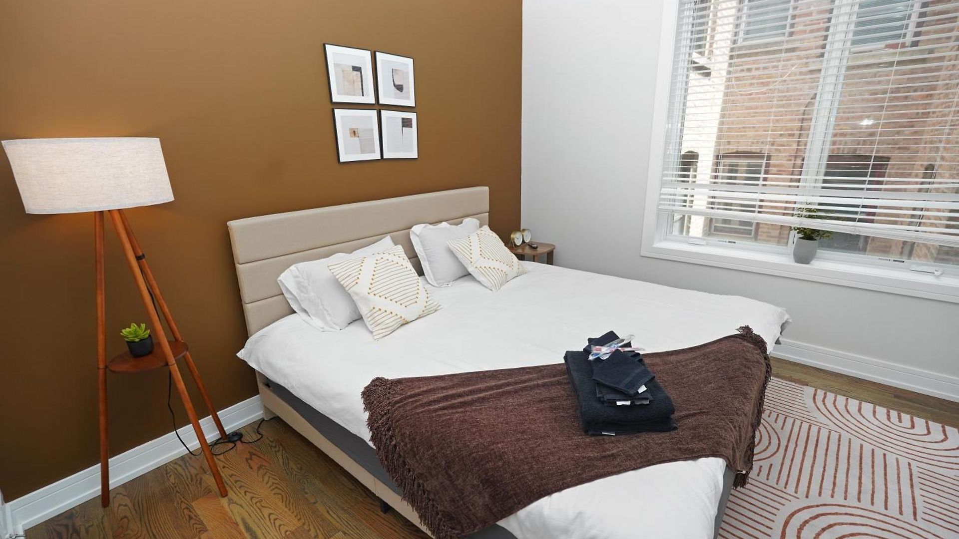Spacious 4br West Loop Retreat With Optional Parking * Chicago