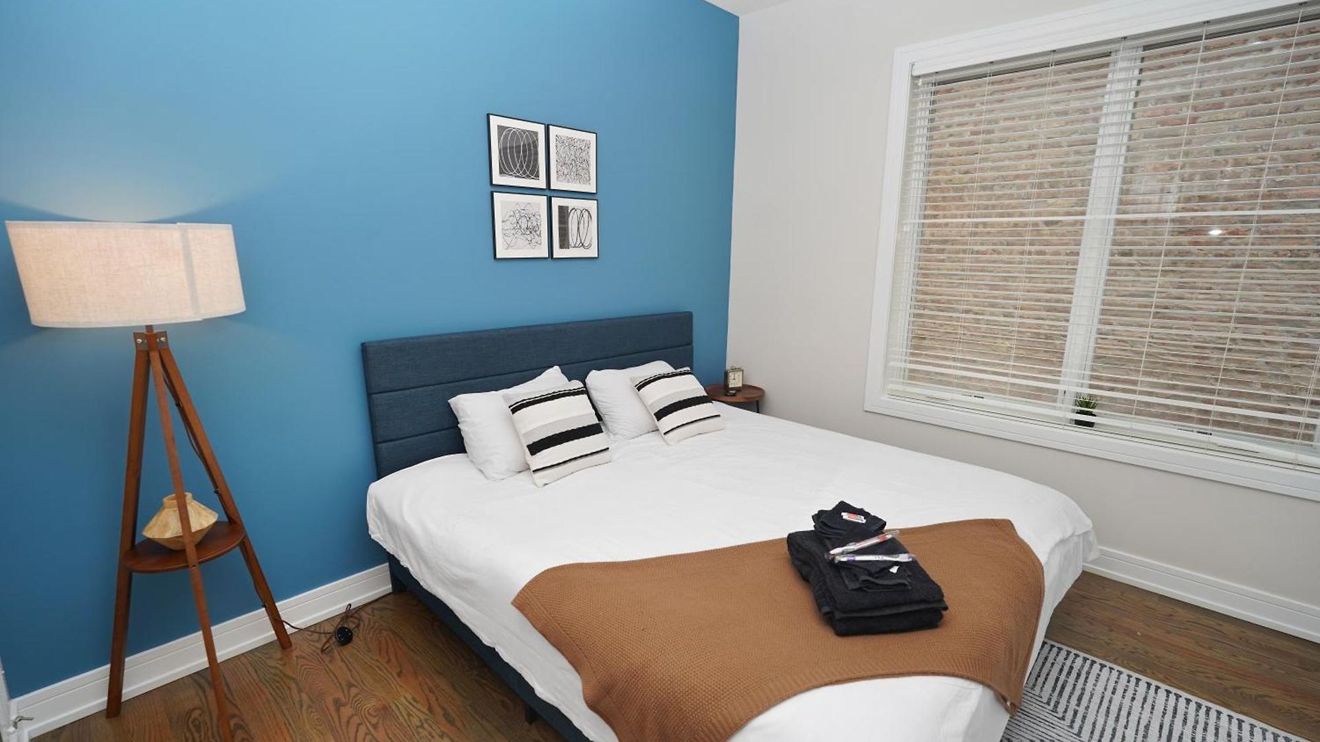 Apartment Spacious 4br West Loop Retreat With Optional Parking